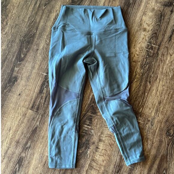 ALO Size XS Blue/Gray Capri Style Leggings - Picture 2 of 7